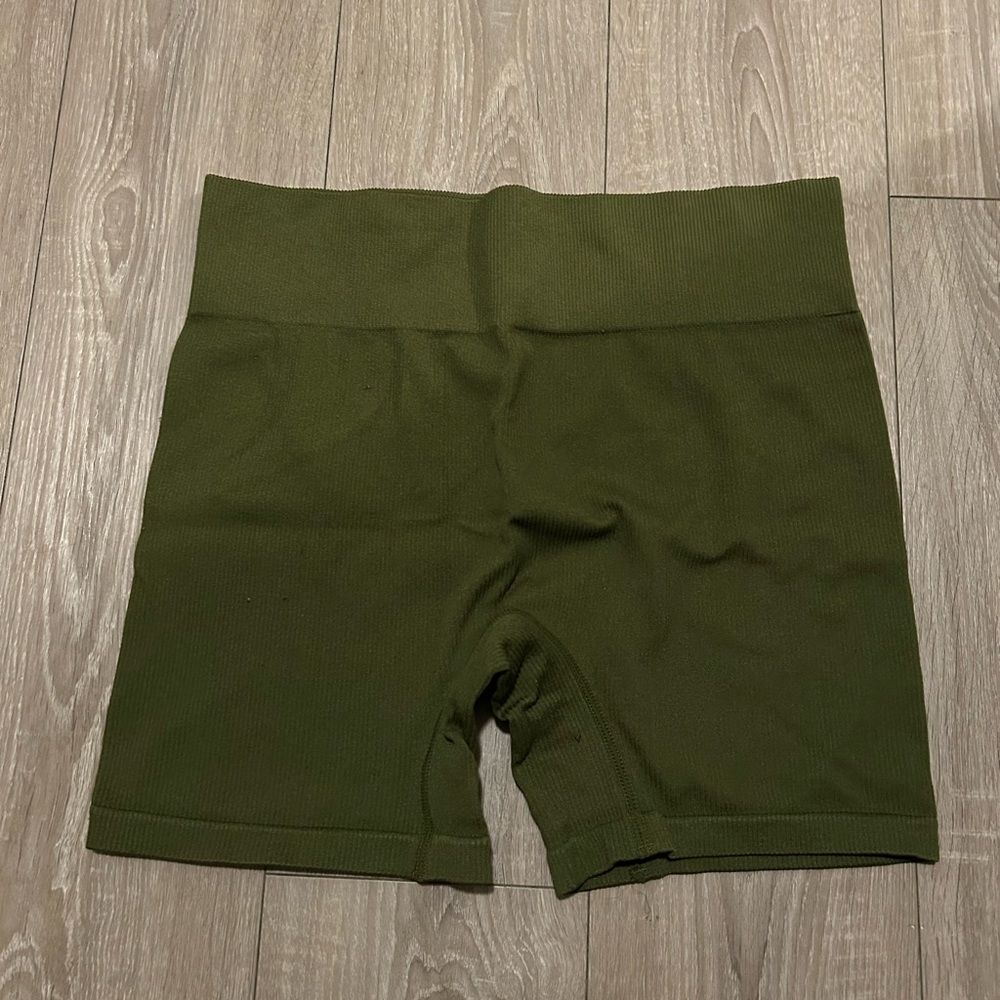 Wild Fable Sports Shorts in Green - M